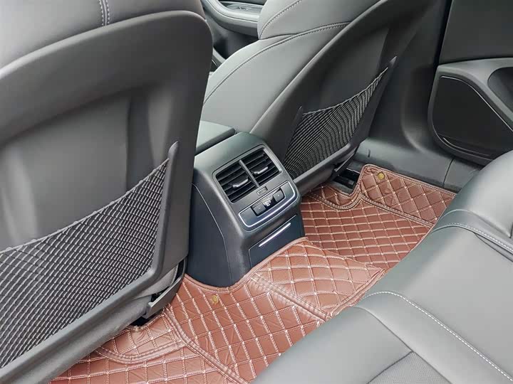 Фото 9 - Audi A4L