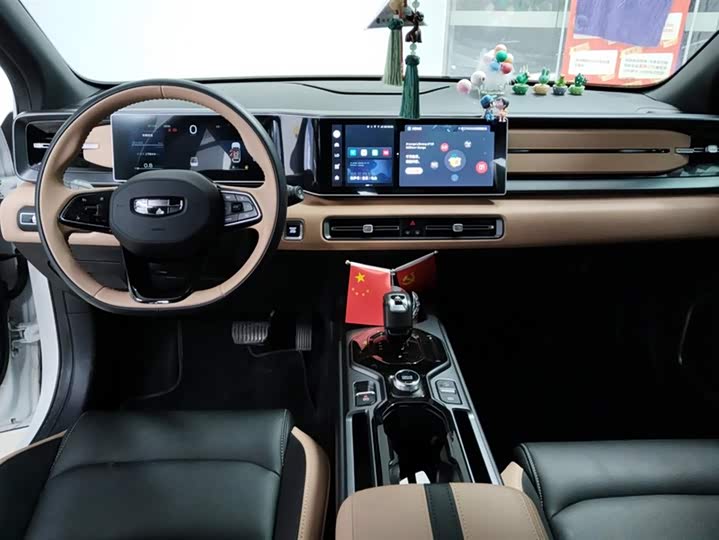 Фото 12 - Geely Icon