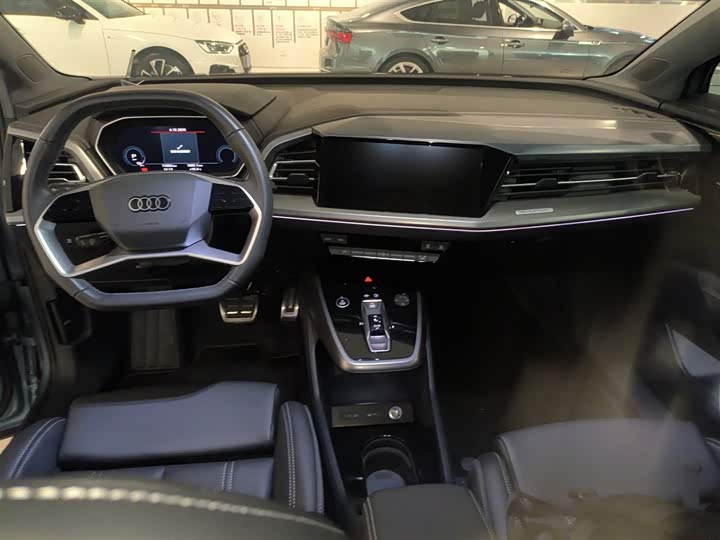 Фото 10 - Audi Q4 e-tron