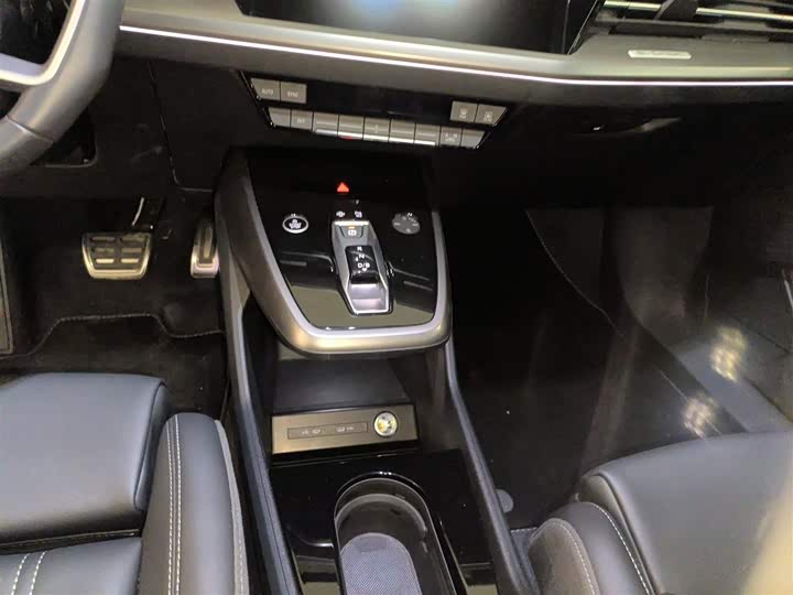 Фото 14 - Audi Q4 e-tron