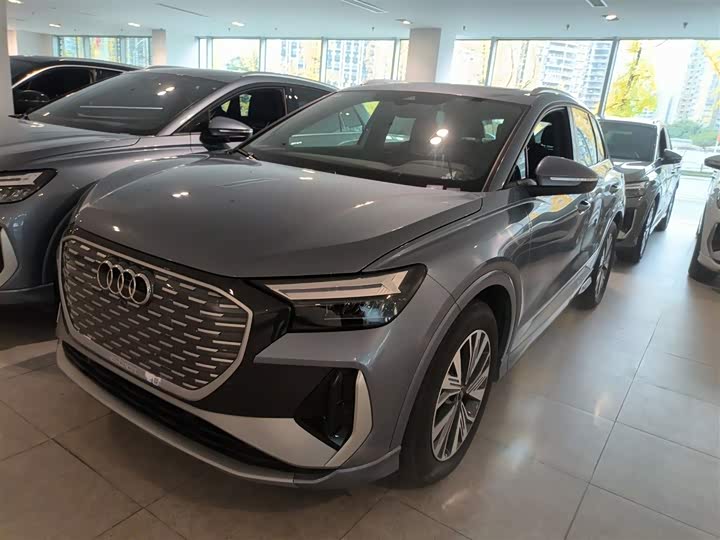 Фото 2 - Audi Q4 e-tron