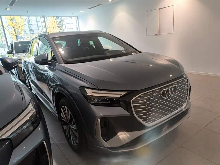 Фото 4 - Audi Q4 e-tron