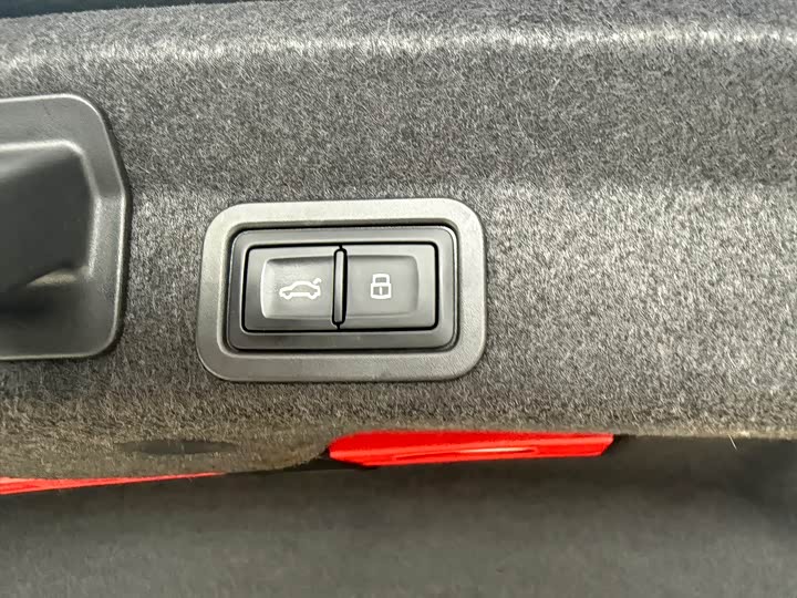 Фото 14 - Audi A6L