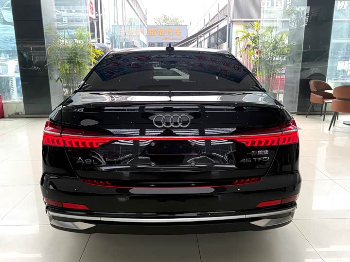 Фото 16 - Audi A6L