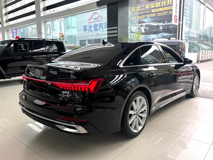 Фото 17 - Audi A6L