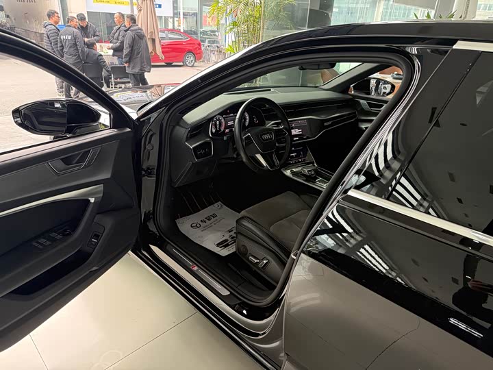 Фото 4 - Audi A6L