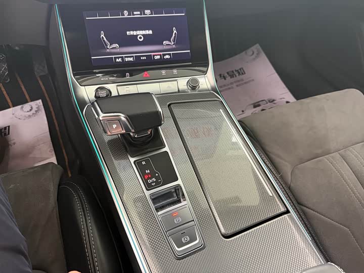 Фото 8 - Audi A6L