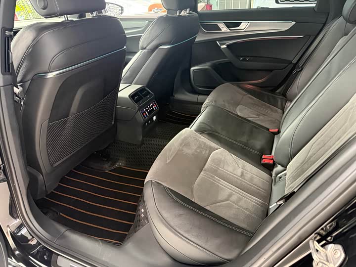 Фото 9 - Audi A6L