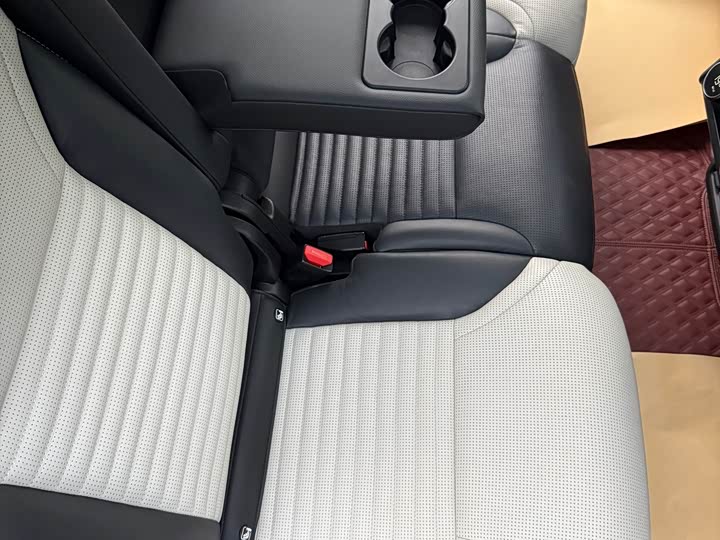 Фото 12 - Land Rover Discovery