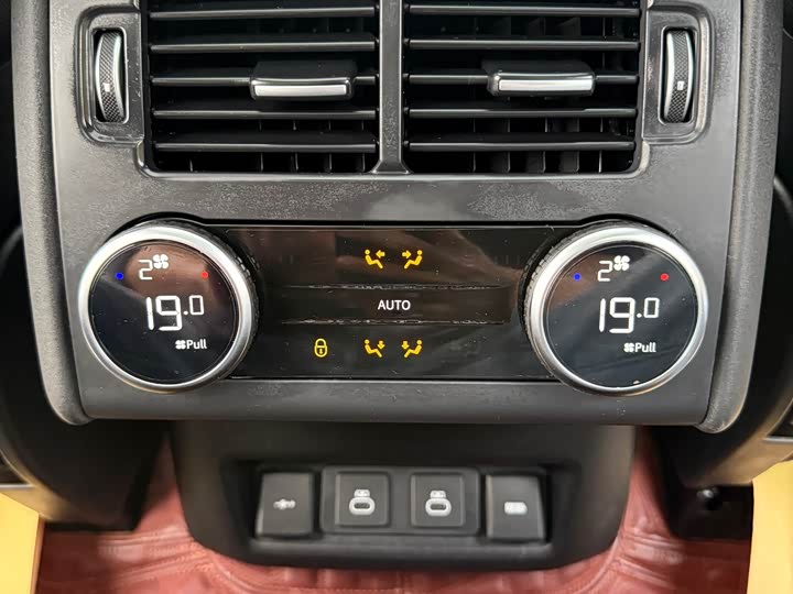 Фото 16 - Land Rover Discovery