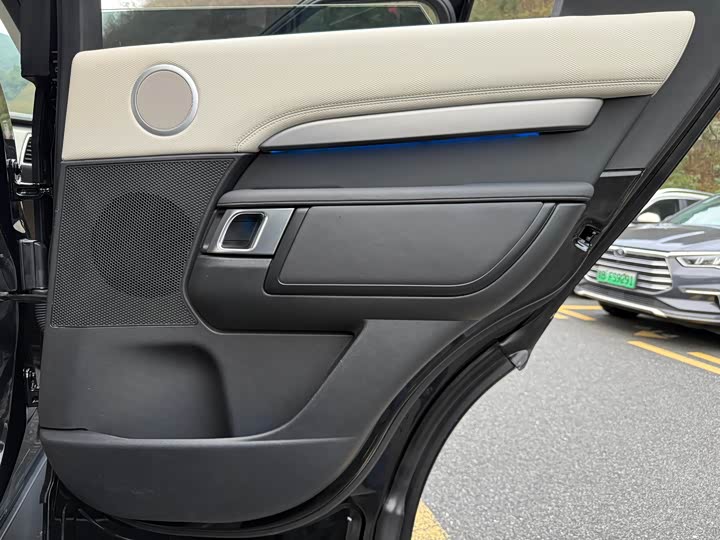 Фото 19 - Land Rover Discovery