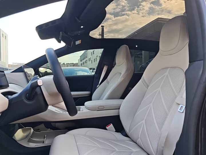 Фото 10 - Nio ET5T