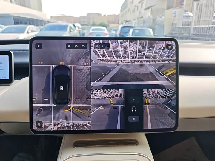 Фото 14 - Nio ET5T