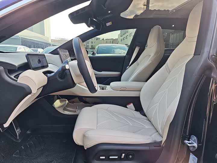 Фото 9 - Nio ET5T