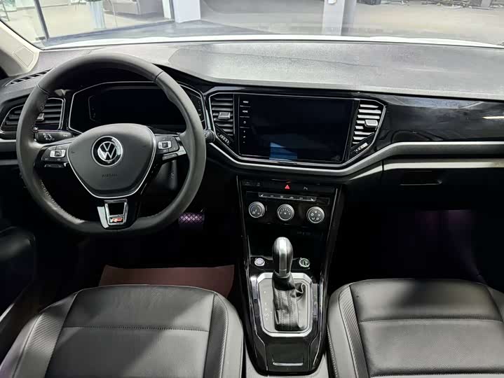 Фото 13 - Volkswagen T-Roc