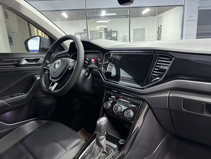 Фото 20 - Volkswagen T-Roc