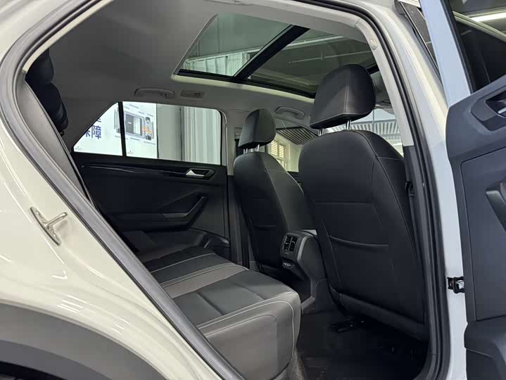 Фото 21 - Volkswagen T-Roc