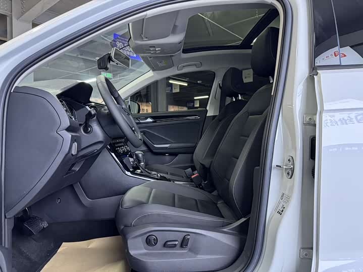 Фото 8 - Volkswagen T-Roc