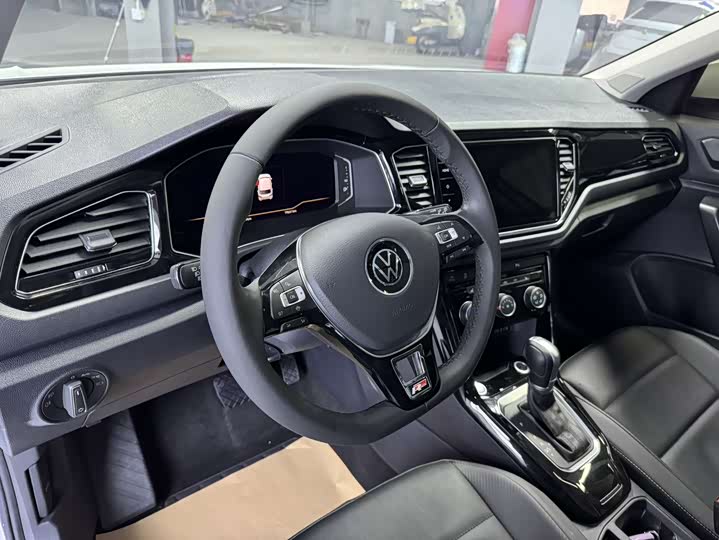 Фото 9 - Volkswagen T-Roc