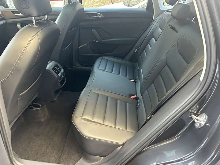 Фото 12 - Volkswagen Tharu