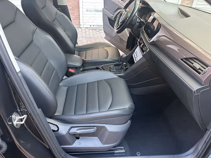 Фото 14 - Volkswagen Tharu