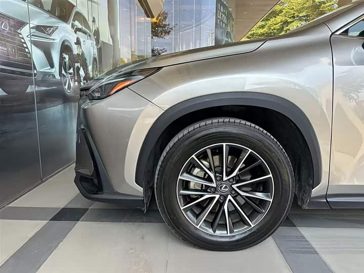 Фото 4 - Lexus NX