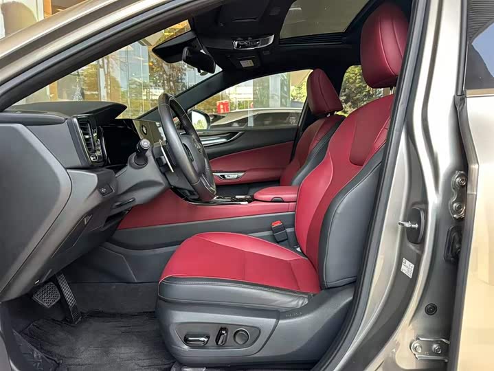 Фото 7 - Lexus NX