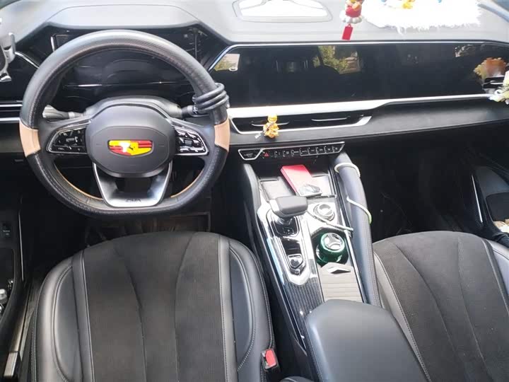 Фото 13 - Geely Monjaro