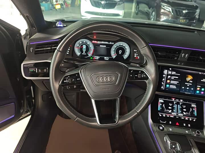 Фото 11 - Audi A6L