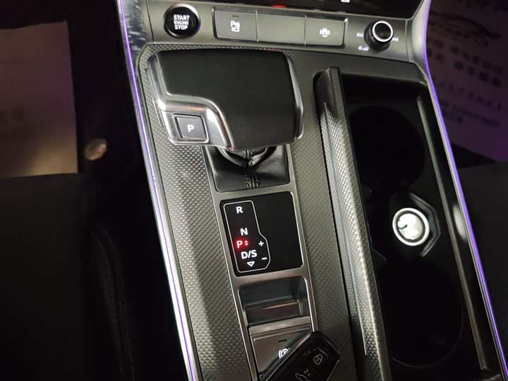 Фото 14 - Audi A6L