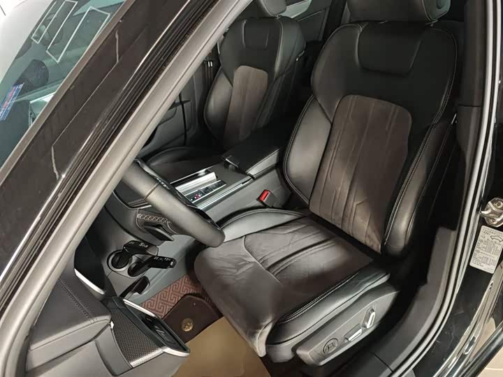 Фото 15 - Audi A6L