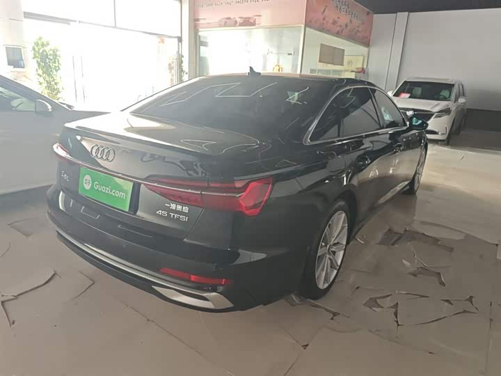 Фото 7 - Audi A6L