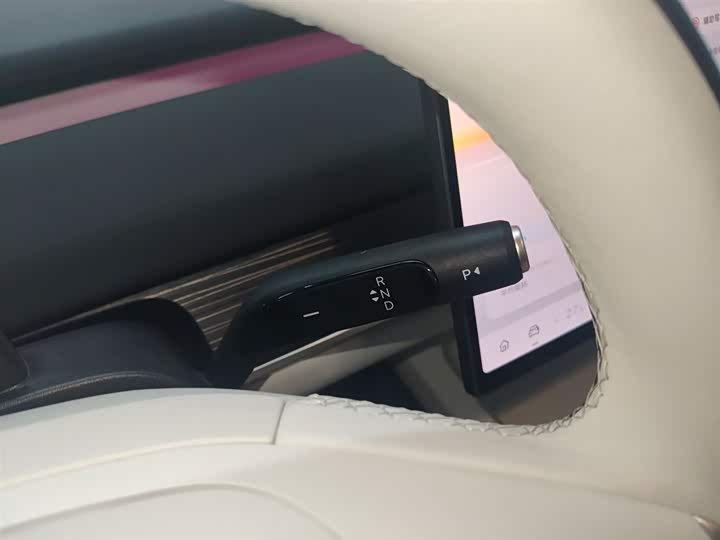 Фото 14 - Nio Onvo L60