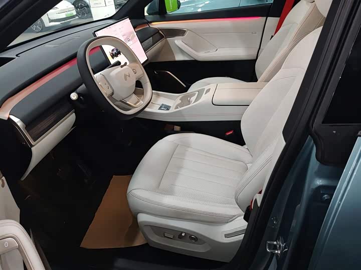 Фото 15 - Nio Onvo L60