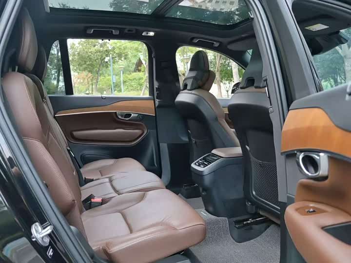 Фото 3 - Volvo XC90