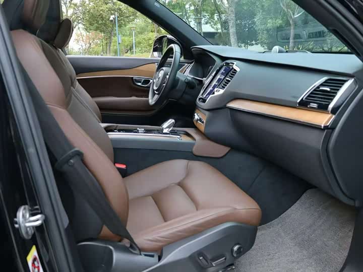 Фото 4 - Volvo XC90