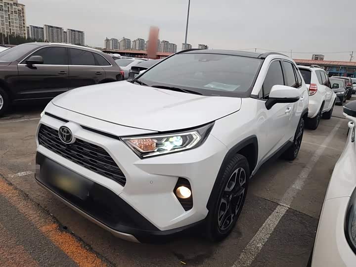 Фото 1 - Toyota RAV4