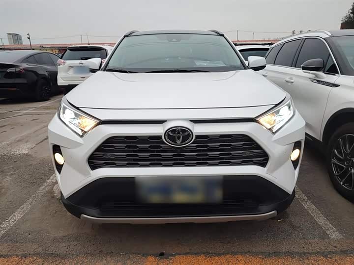 Фото 3 - Toyota RAV4