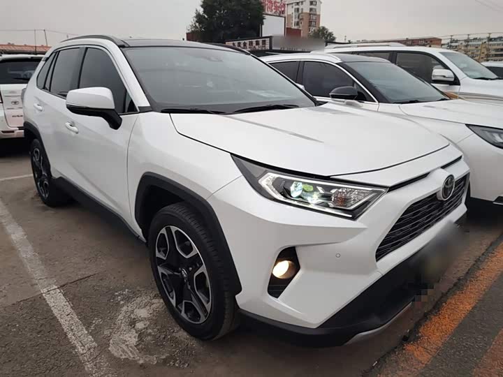 Фото 4 - Toyota RAV4