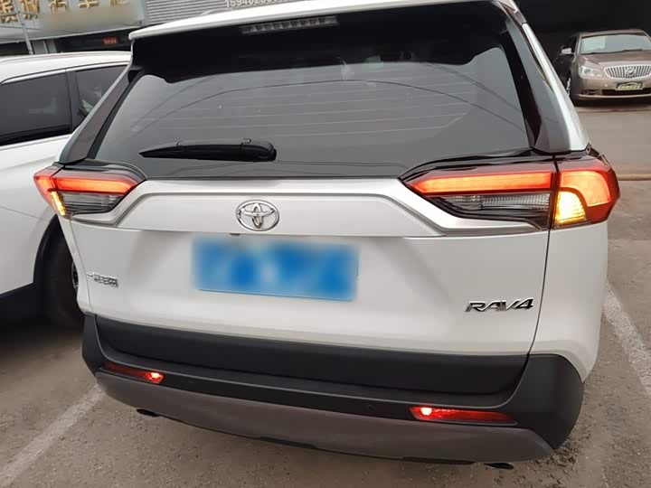 Фото 6 - Toyota RAV4