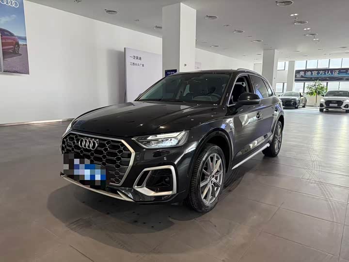 Фото 1 - Audi Q5L