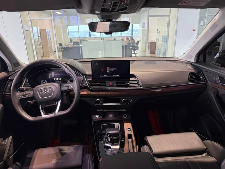 Фото 11 - Audi Q5L