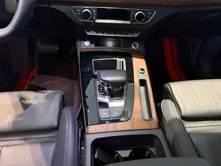 Фото 12 - Audi Q5L