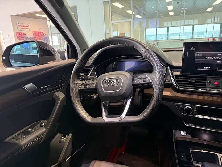 Фото 13 - Audi Q5L