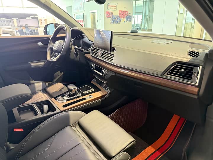 Фото 14 - Audi Q5L