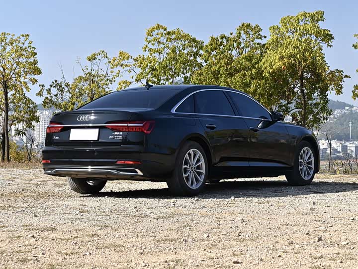 Фото 14 - Audi A6L