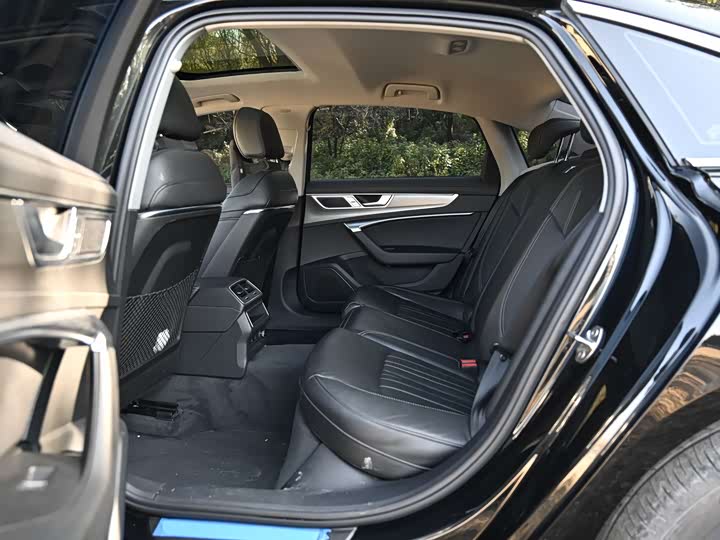 Фото 8 - Audi A6L