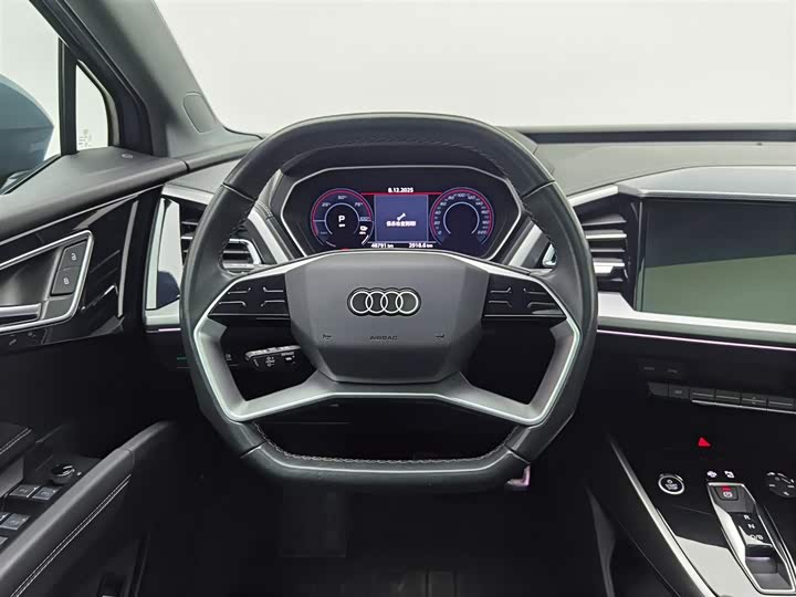 Фото 11 - Audi Q4 e-tron