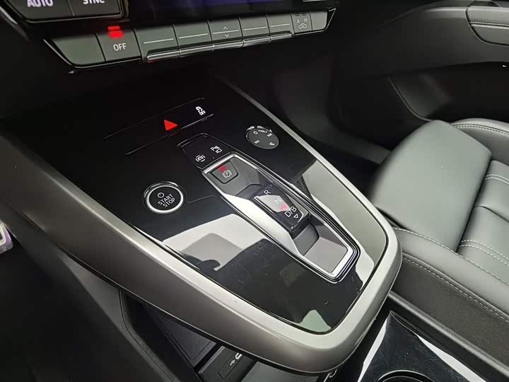 Фото 13 - Audi Q4 e-tron