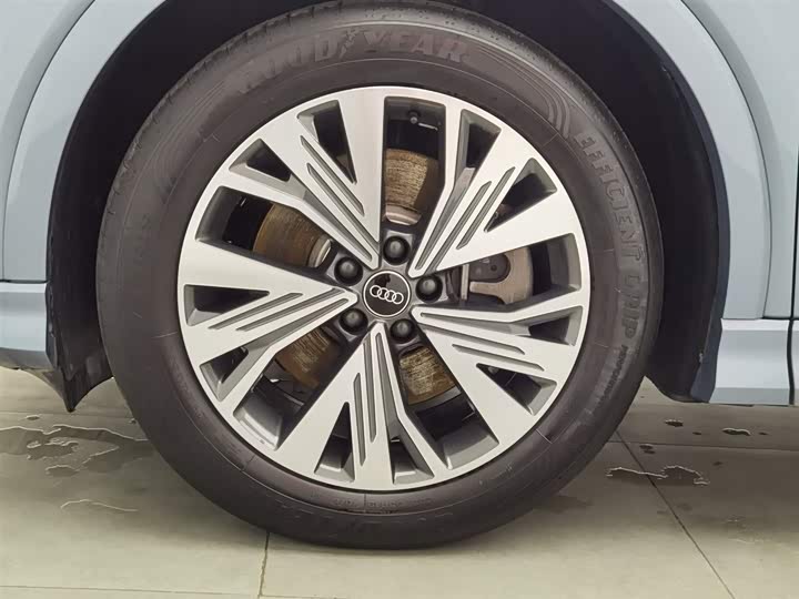 Фото 17 - Audi Q4 e-tron